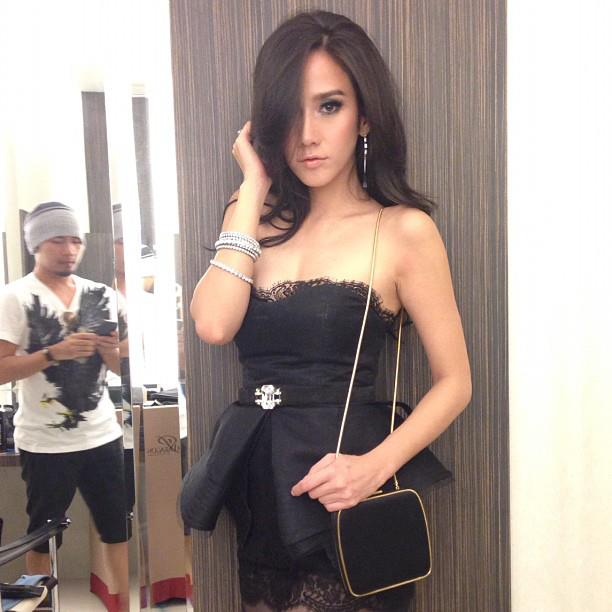 "อั้ม"รางวัลเซ็กซี่แห่งปีและนางเอกละครยอดเยี่ยม @ Star's Light Awards 2012!!