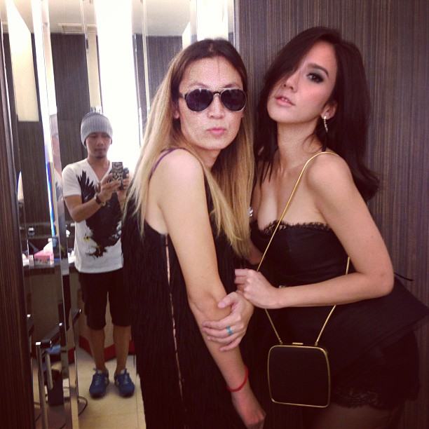 "อั้ม"รางวัลเซ็กซี่แห่งปีและนางเอกละครยอดเยี่ยม @ Star's Light Awards 2012!!