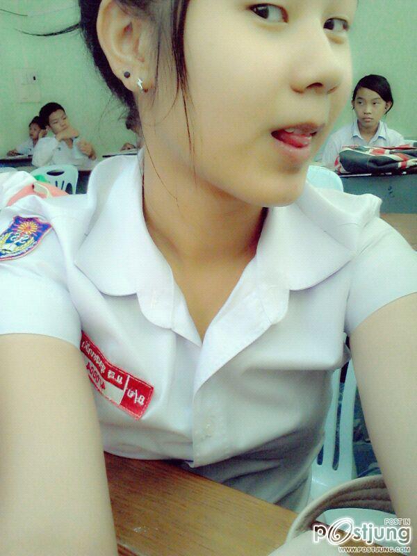 ชุดนักเรียนของ สาวลาว