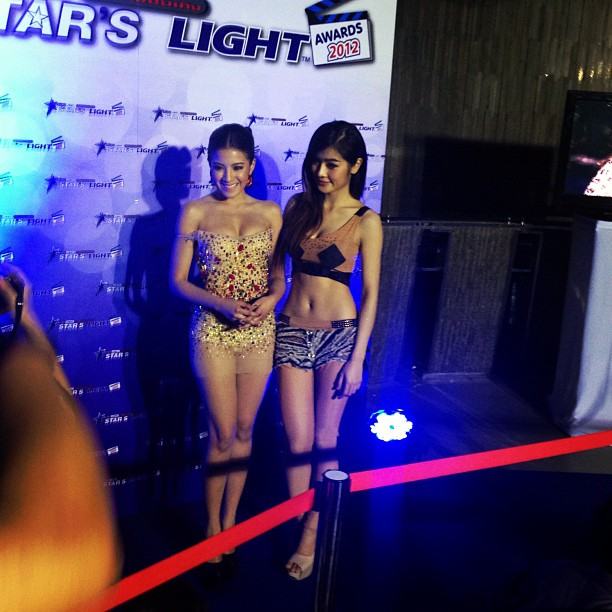 ใบเตย อาร์สยาม @ Star's Light Awards 2012!!