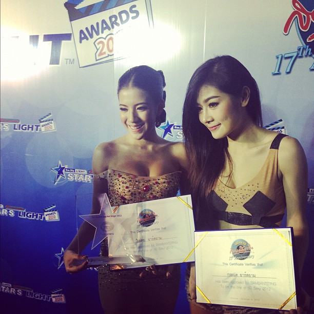 สุดซี๊ด! ใบเตย กระแต ประชันในงาน Star&rsquo;s Light Awards 2012