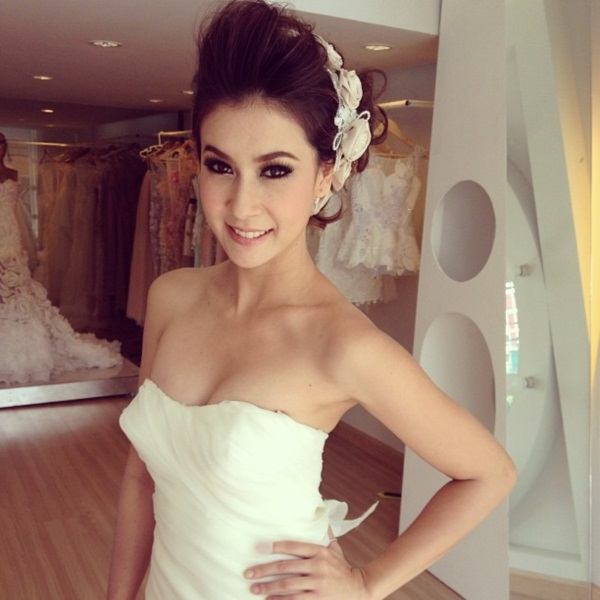 ว้าว! เอมี่ กลิ่นประทุม ในชุดเจ้าสาว สวยเป๊ะ