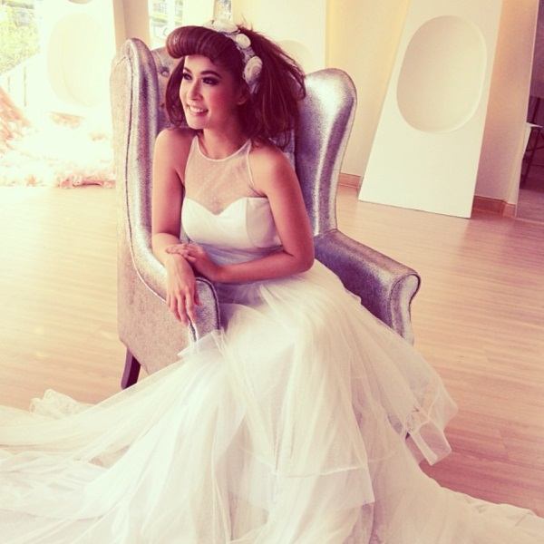 ว้าว! เอมี่ กลิ่นประทุม ในชุดเจ้าสาว สวยเป๊ะ