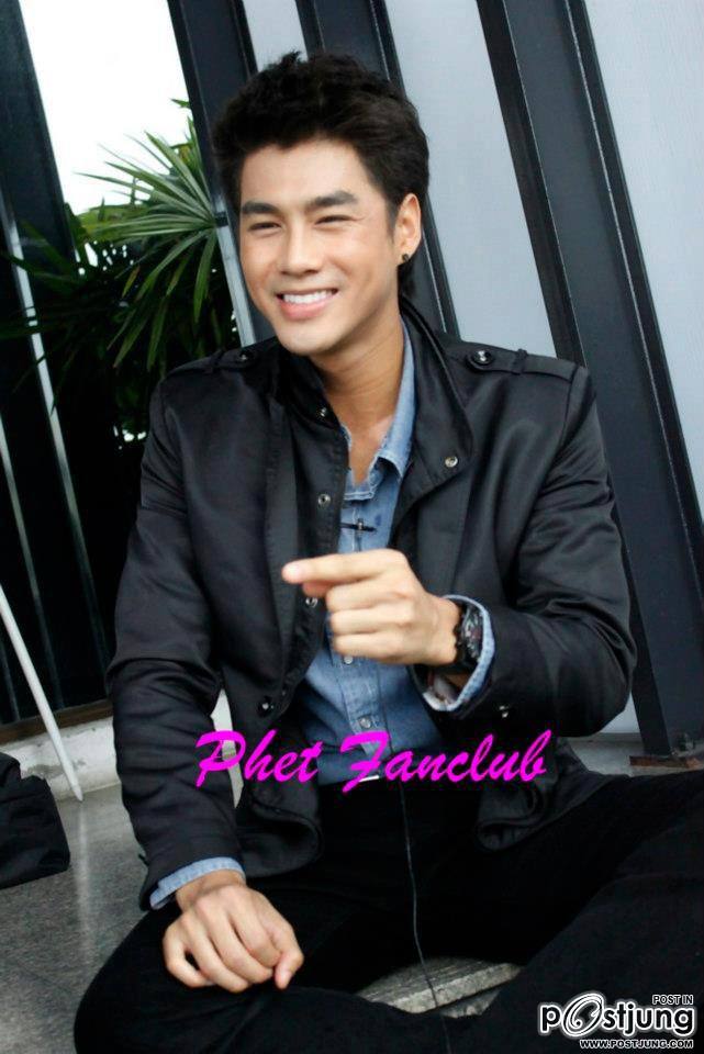 เพ็ชร หล่อเข้มยิ้มน่ารักอีก