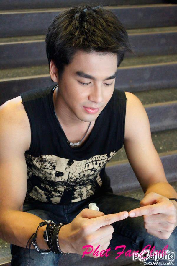 เพ็ชร หล่อยิ้มน่ารัก