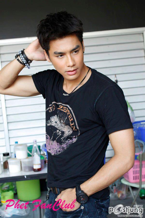 เพ็ชร หล่อยิ้มน่ารัก