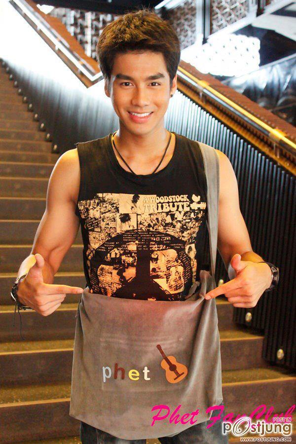 เพ็ชร หล่อยิ้มน่ารัก