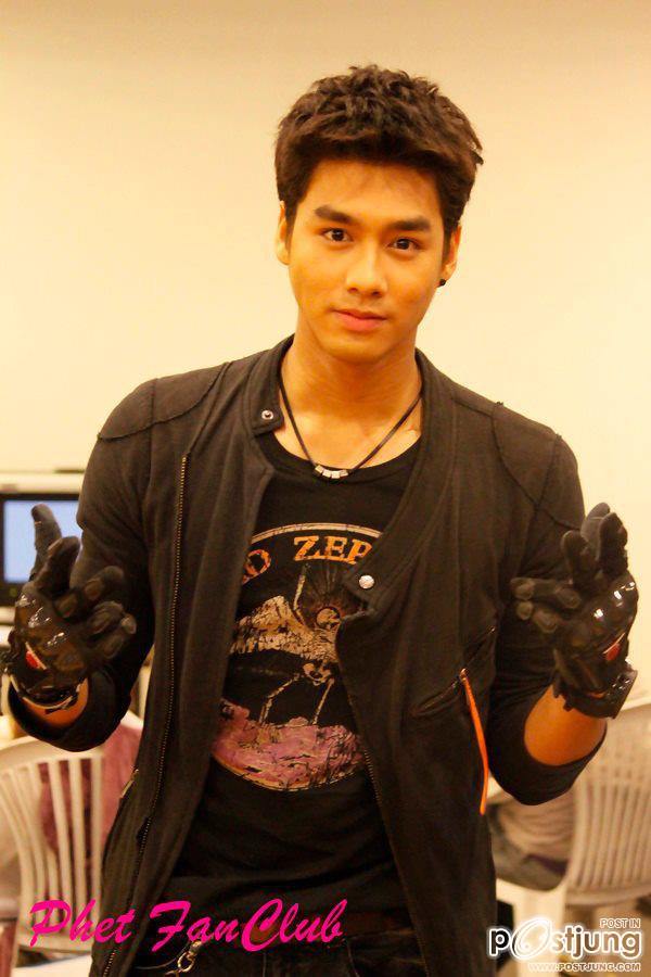 เพ็ชร หล่อยิ้มน่ารัก