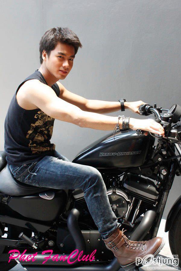 เพ็ชร หล่อยิ้มน่ารัก