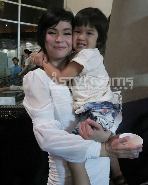 &ldquo;แอนนี่&rdquo; ดันลูกชายเดินแบบหาเงินค่าเทอม ไม่หวังขอเงิน &ldquo;ฟิล์ม&rdquo;