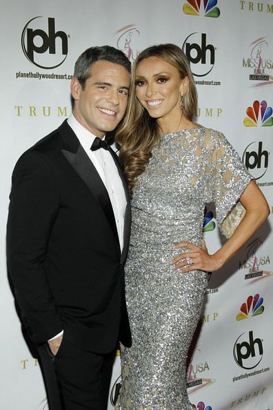 2 ผู้ดำเนินรายการ Miss Universe 2012