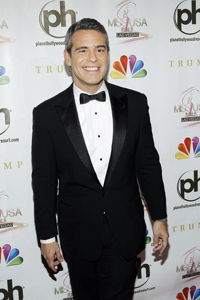 2 ผู้ดำเนินรายการ Miss Universe 2012