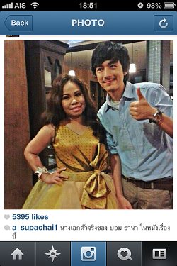 พระเอกของเรื่อง กับนางเอกของเรื่อง คือตุ๊กกี้ 55