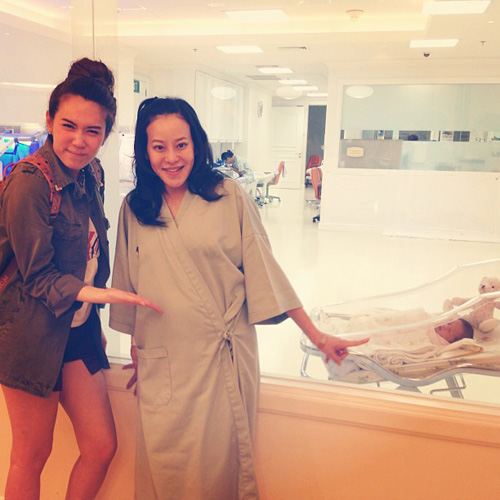 ประมวลภาพดาราเยี่ยม หนิง ปณิตา หลังคลอด น้องนิริน ไร้เงา นุ่น