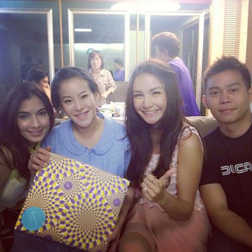 ประมวลภาพดาราเยี่ยม หนิง ปณิตา หลังคลอด น้องนิริน ไร้เงา นุ่น