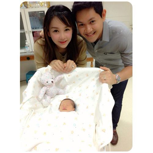 ประมวลภาพดาราเยี่ยม หนิง ปณิตา หลังคลอด น้องนิริน ไร้เงา นุ่น