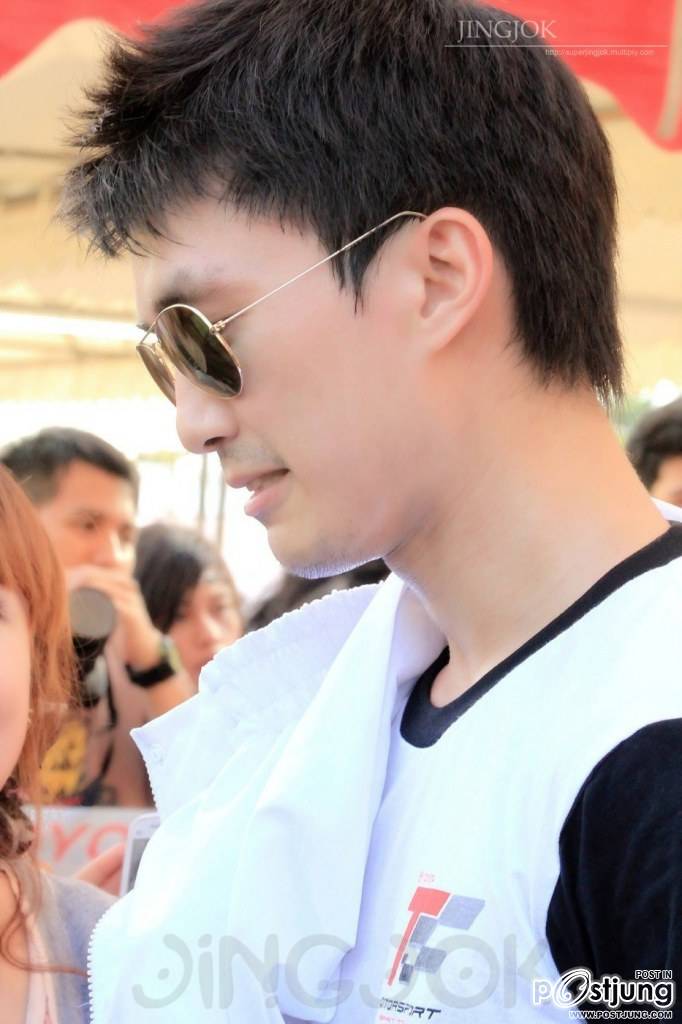 ซูมพี่ ไผ่...เนียนเชียวกล้องอ่ะ