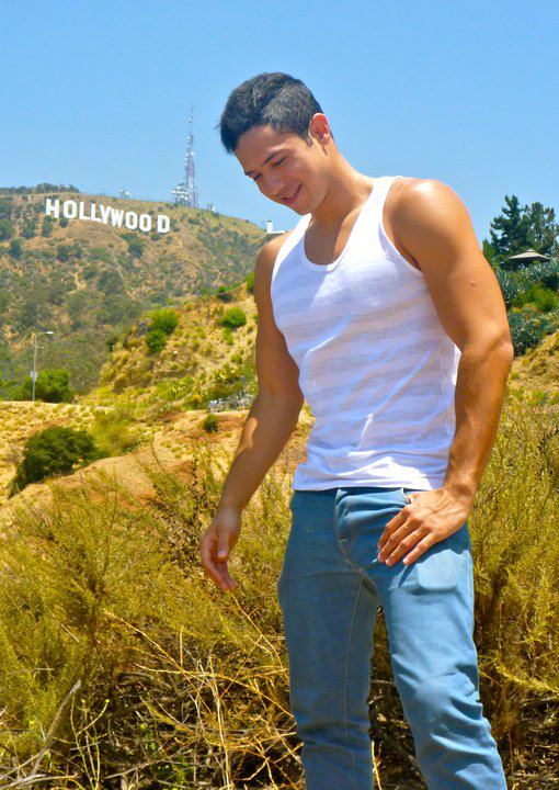 หนุ่มตี๋ปินอยหน้าตา+หุ่นเป๊ะ