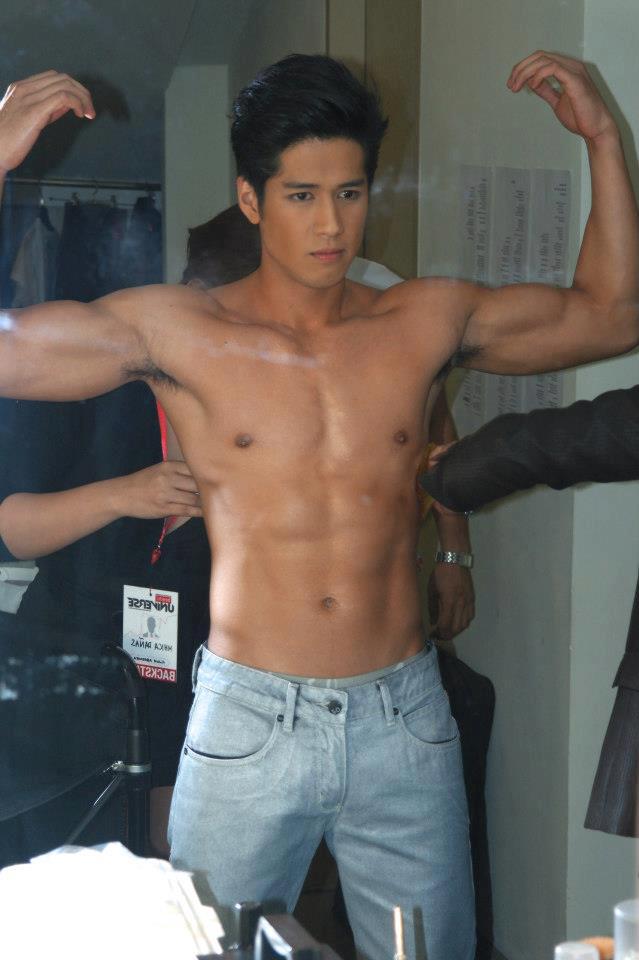 หนุ่มตี๋ปินอยหน้าตา+หุ่นเป๊ะ