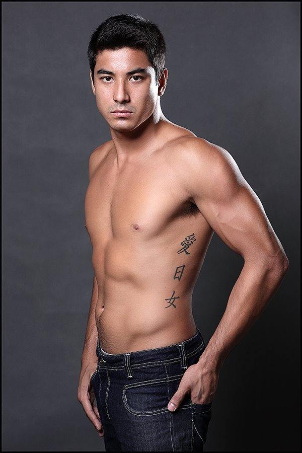 หนุ่มตี๋ปินอยหน้าตา+หุ่นเป๊ะ