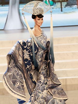 ชุดประจำชาติยอดเยี่ยม ได้แก่...China