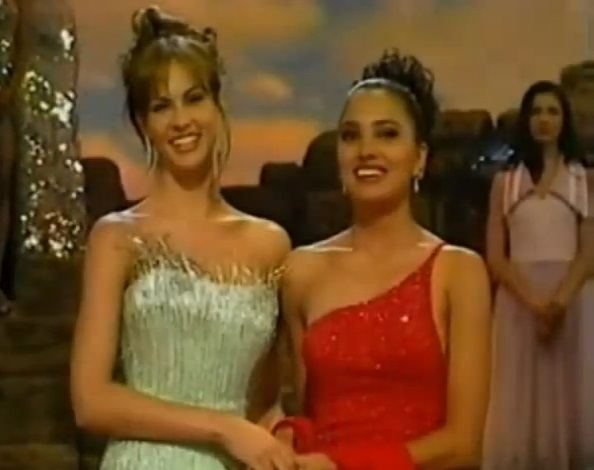 ที่ 1 ยืนขวา