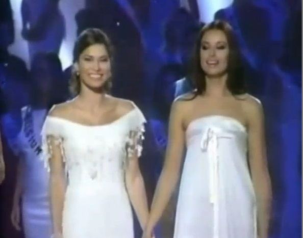 ที่ 1 ยืนขวา