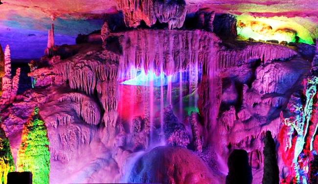 มหัศจรรย์ถ้ำเรื่องแสงหลากหลายสี