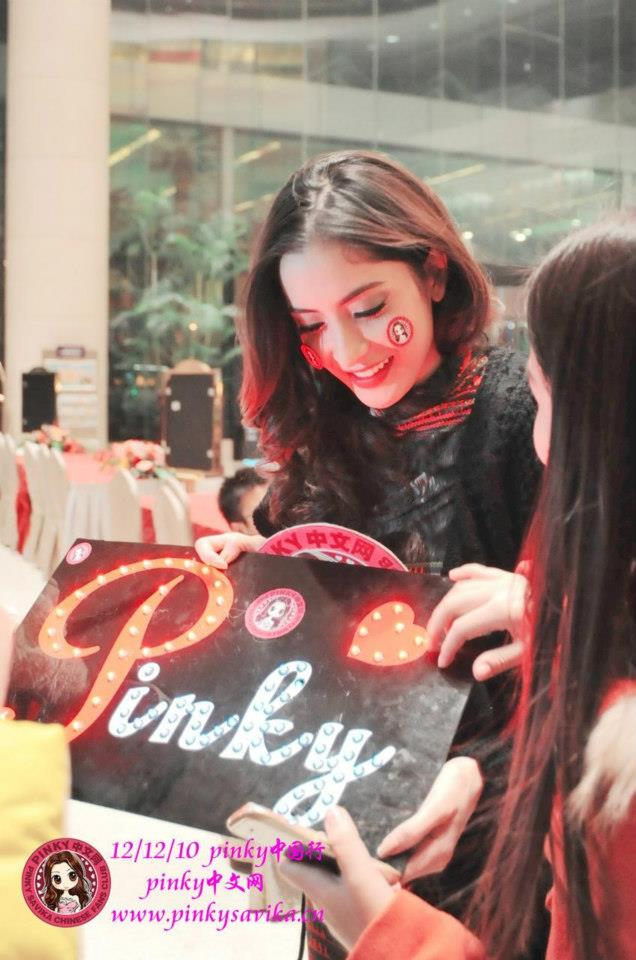 พิ้งกี้ สาวิกา กับแฟนคลับที่จีน น่ารักมาก