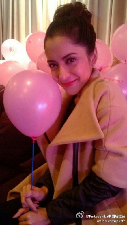 พิ้งกี้ สาวิกา กับแฟนคลับที่จีน น่ารักมาก