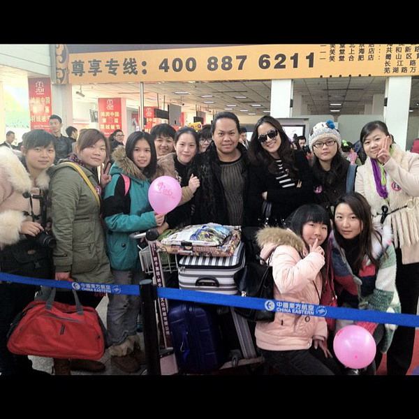 พิ้งกี้ สาวิกา กับแฟนคลับที่จีน น่ารักมาก