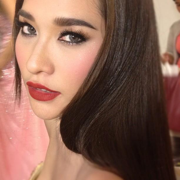 สวย คม เฉียบ สง่า เลิศ