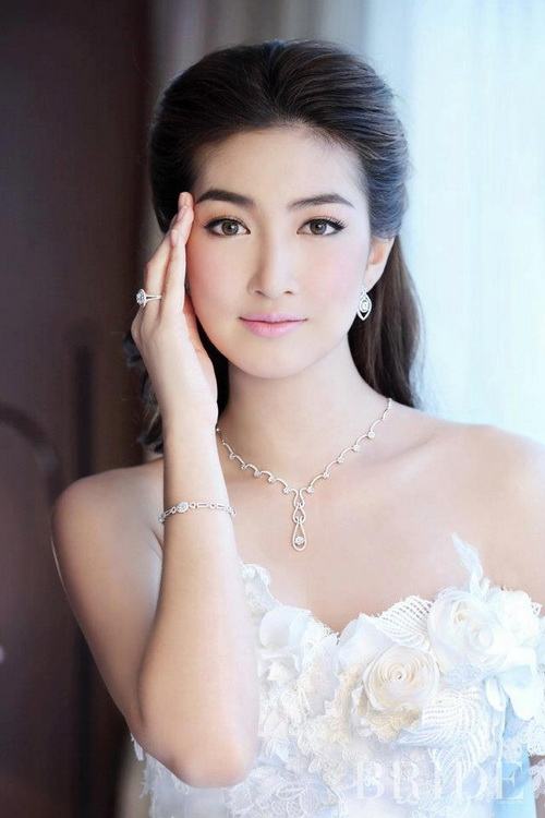 หน้าลูกครึ่ง-เอเชีย