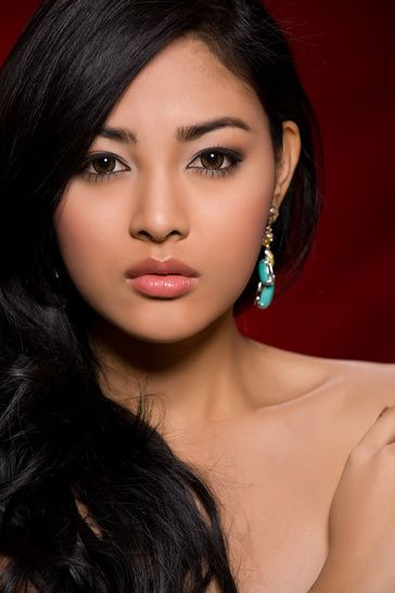 หน้าสวยคมมากๆ นางได้มาหลายรางวัล