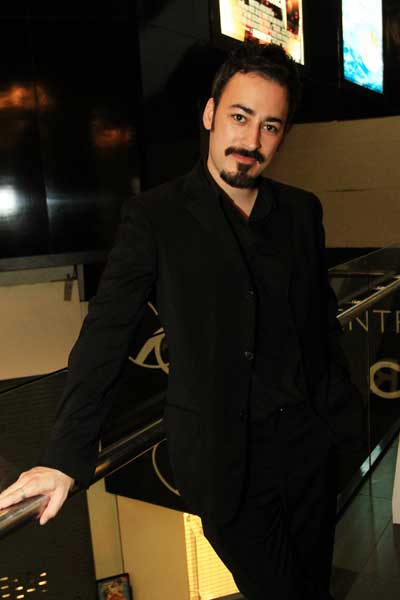 เดวิด อัศวนนท์ หนุ่มหล่อ โรคจิต จาก หนัง เคาท์ดาวน์