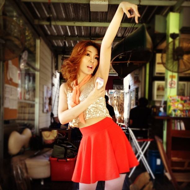 แย้ นนทพร ธีระวัฒนสุข ขาววิ๊งเวอร์ๆ