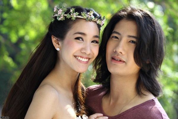 เตรียมฮา! มีน-เป้ นำทีมดารา บวงสรวง ซินเดอเรลล่ารองเท้าแตะ