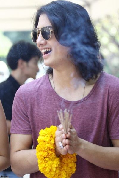 เตรียมฮา! มีน-เป้ นำทีมดารา บวงสรวง ซินเดอเรลล่ารองเท้าแตะ