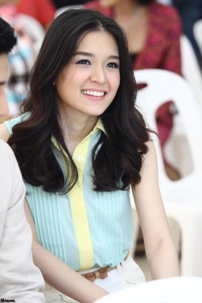 เตรียมฮา! มีน-เป้ นำทีมดารา บวงสรวง ซินเดอเรลล่ารองเท้าแตะ