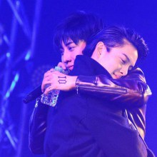 กอล์ฟ ไมค์  กอดกันร้องไห้