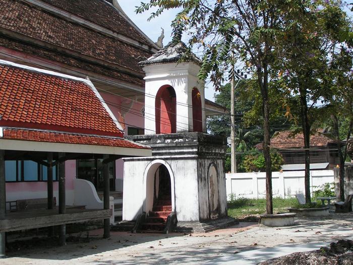 ก็หนูไม่รู้......มีด้วยหรอ.....วัดนี้.....วัดจะทิ้งพระ....โอ๊ม๊ายก๊อด