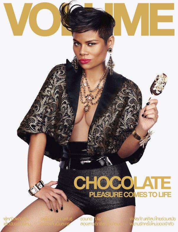โอปอล์ ปาณิสรา แหวกอก โชว์เซ็กซี่ขึ้นปกนิตยสาร VOLUME