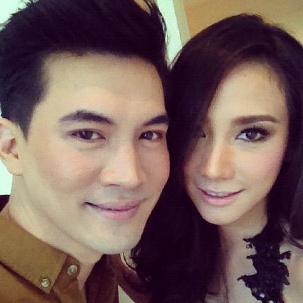 "สวนดุสิตโพล 2555 "อั้ม-เคน" ถูกยกให้เป็นที่สุดของดารายอดนิยมของมหาชนโดยไม่ต้องมีการจัดอันดับ"