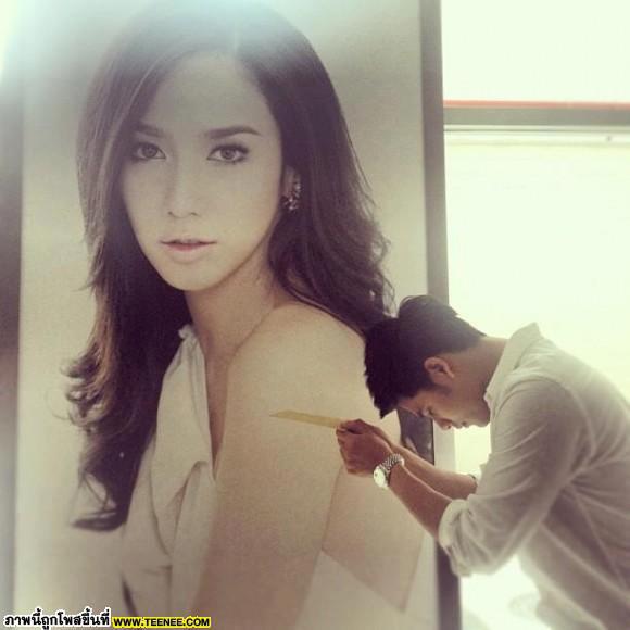 "สวนดุสิตโพล 2555 "อั้ม-เคน" ถูกยกให้เป็นที่สุดของดารายอดนิยมของมหาชนโดยไม่ต้องมีการจัดอันดับ"