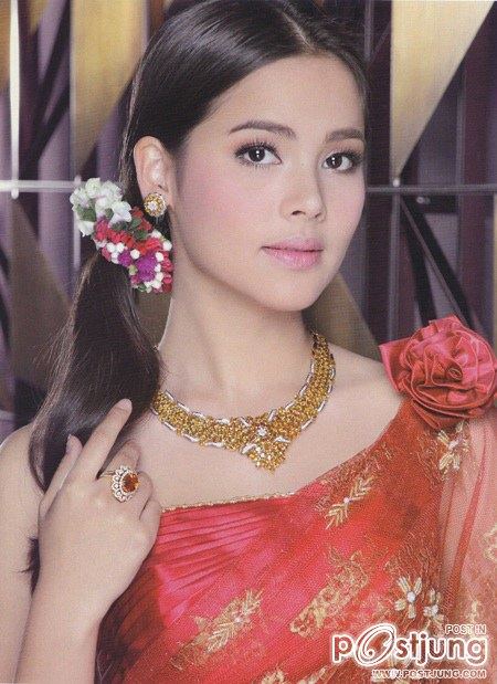 ญาญ่า มิ้นต์ คิม มาร์กี้ ในชุดไทย