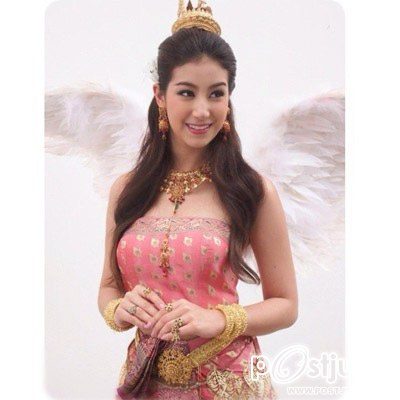 ญาญ่า มิ้นต์ คิม มาร์กี้ ในชุดไทย