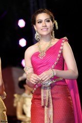 ญาญ่า มิ้นต์ คิม มาร์กี้ ในชุดไทย