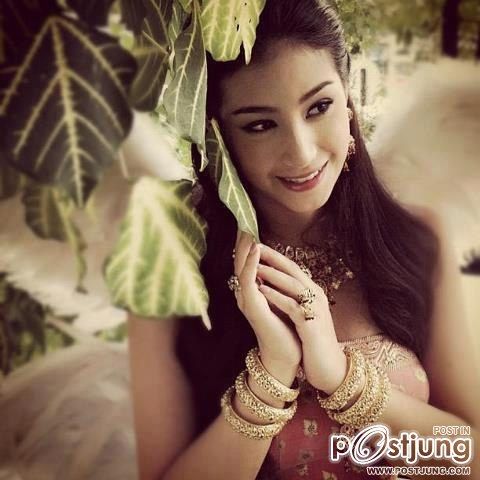 ญาญ่า มิ้นต์ คิม มาร์กี้ ในชุดไทย