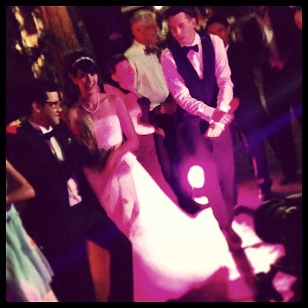 ชมภาพบรรยากาศ ญารินดา ควงแขน วิล พาเธอร่า เข้าพิธีวิวาห์