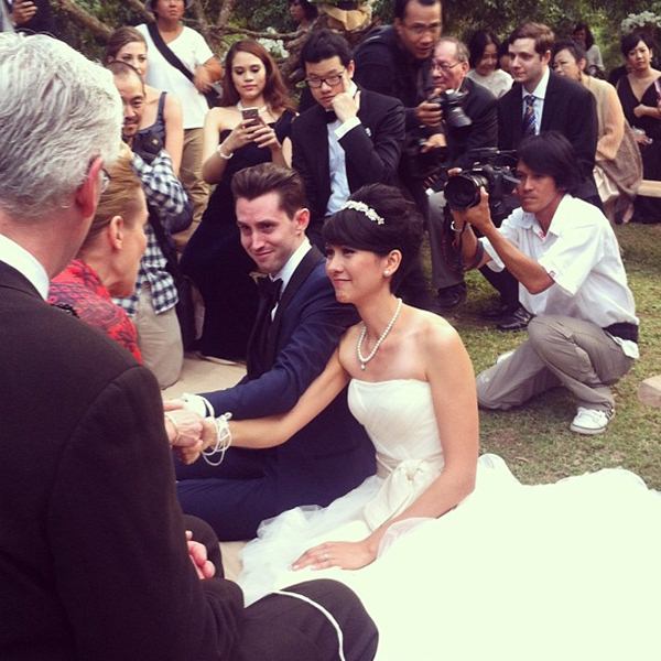 ชมภาพบรรยากาศ ญารินดา ควงแขน วิล พาเธอร่า เข้าพิธีวิวาห์